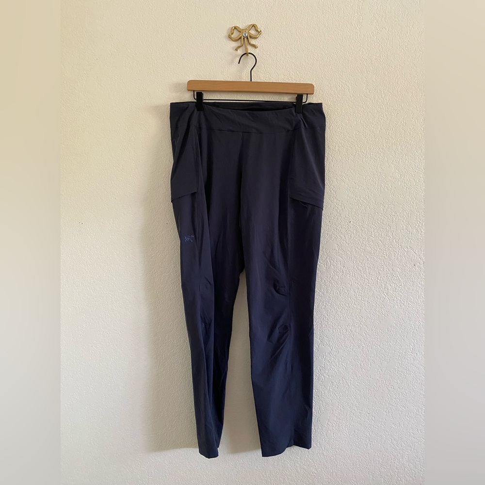 Arc'teryx Pants Women's 12 Navy Sabria Lightweight Nylon Pull On Drawcord